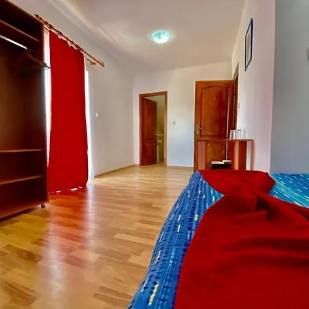 Iorga's House * אפורי נורד